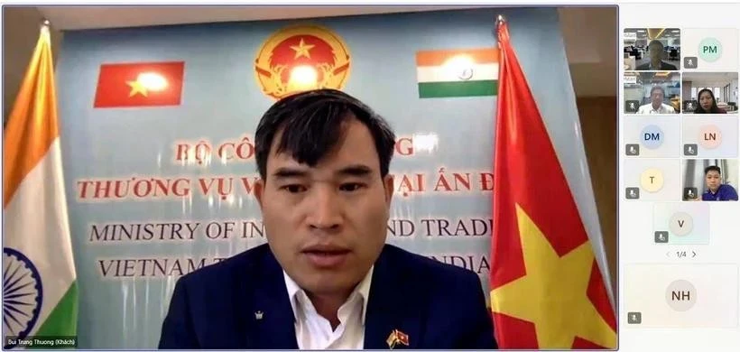 Bui Trung Thuong, consejero comercial de Vietnam en la India, habla en el evento. (Fuente: VNA)