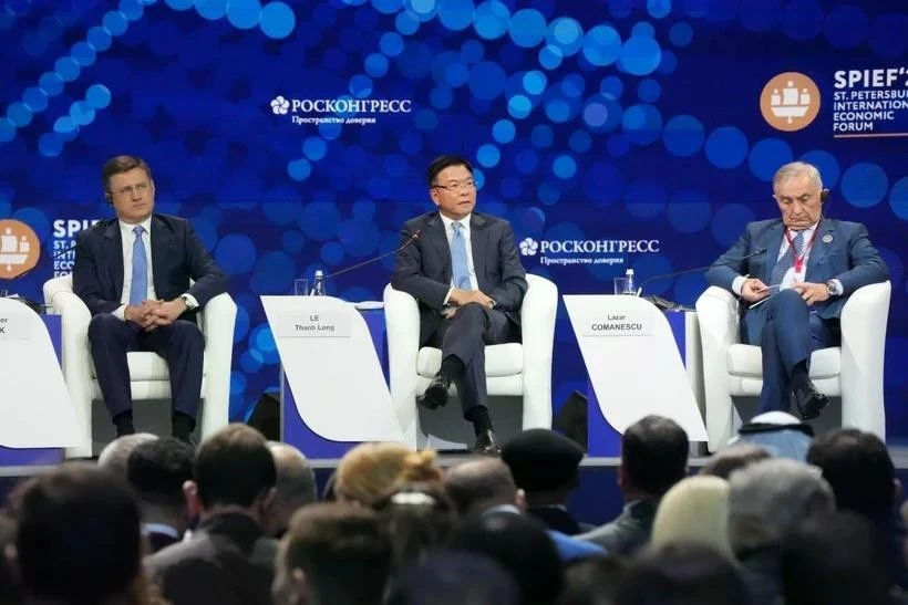 El viceprimer ministro vietnamita Le Thanh Long (centro) en el evento. (Fuente: VNA)