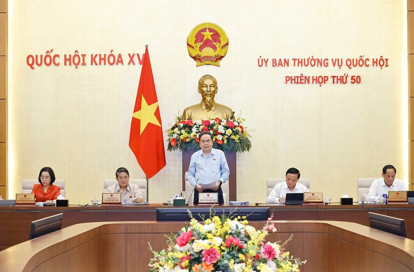 El presidente de la Asamblea Nacional de Vietnam, Tran Thanh Man, habla en la 50.ª reunión del Comité Permanente del Parlamento). (Fuente: VNA)
