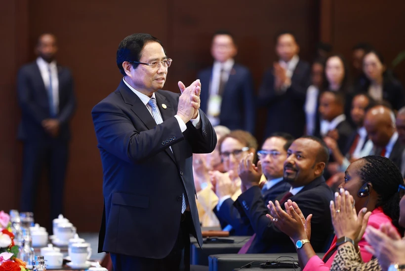 El primer ministro vietnamita, Pham Minh Chinh, habla en el evento. (Fuente: VNA)