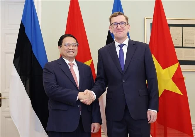 El primer ministro de Vietnam, Pham Minh Chinh, y su homólogo estonio, Kristen Michal. (Fuente: VNA)