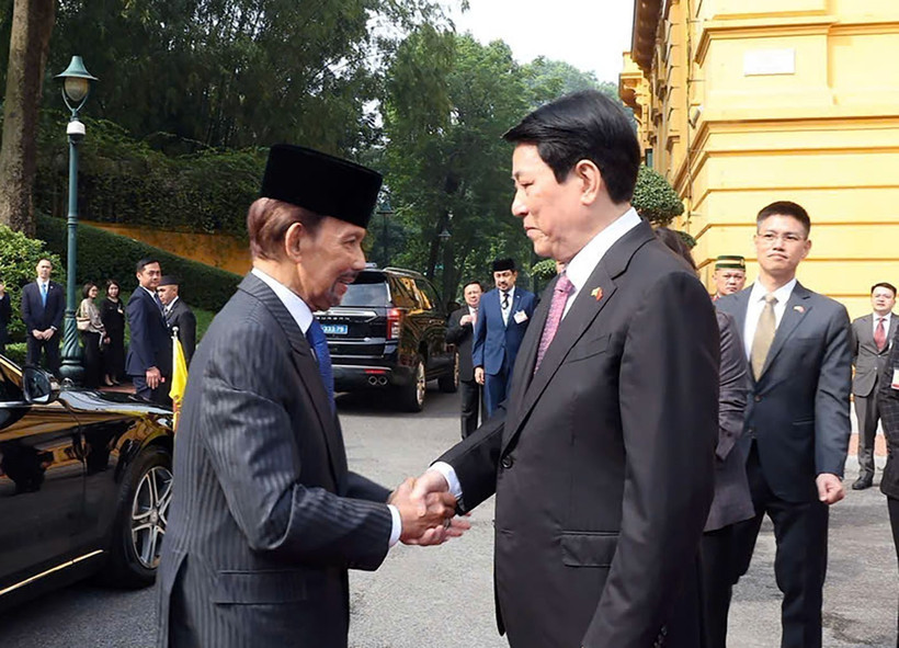El presidente vietnamita, Luong Cuong, recibe al Sultán de Brunéi Darussalam, Haji Hassanal Bolkiah. (Fuente: VNA)