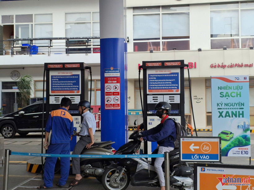 Una tienda que vende gasolina E10 en el barrio de Cau Kieu, Ciudad Ho Chi Minh. (Fuente: Internet)