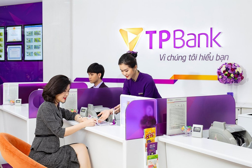 Clientes realizan transacciones en TPBank. (Foto: TPBank)