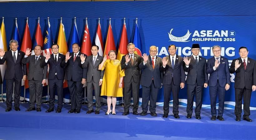El ministro de Relaciones Exteriores de Vietnam, Le Hoai Trung, y delegados en el evento. (Fuente: VNA)