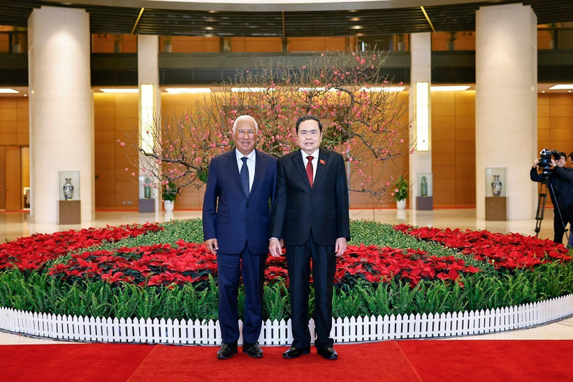 El presidente de la Asamblea Nacional de Vietnam, Tran Thanh Man, y el titular del Consejo Europeo, António Costa. (Fuente: VNA)