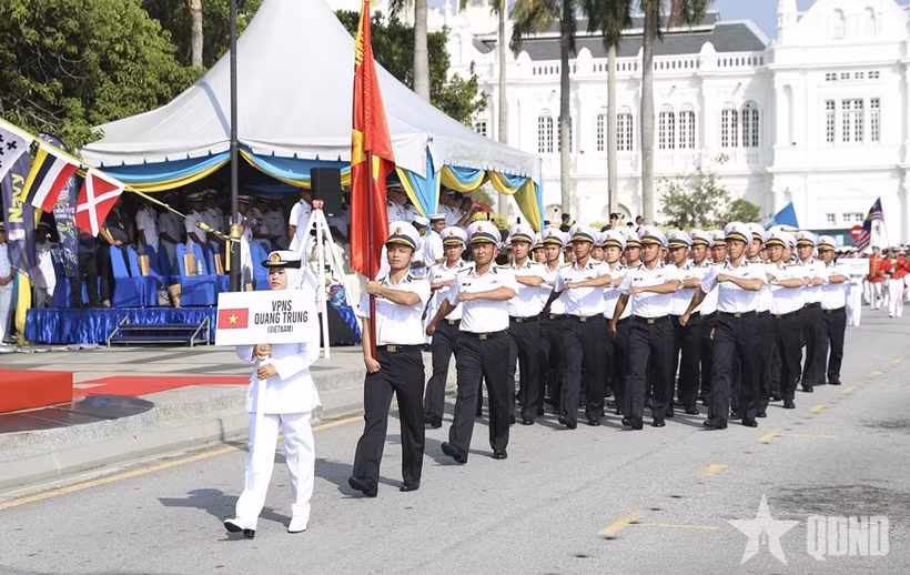 Representantes de la Armada Popular de Vietnam participan en un desfile en la ciudad de George Town, estado de Penang, Malasia. (Fuente: qdnd.vn)