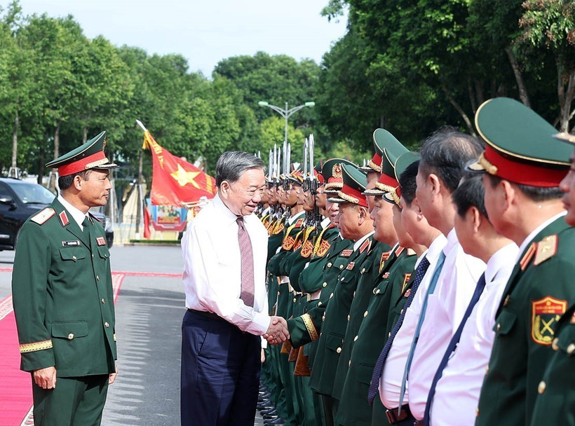 El secretario general del Partido Comunista de Vietnam, To Lam, y delegados. (Fuente: VNA)
