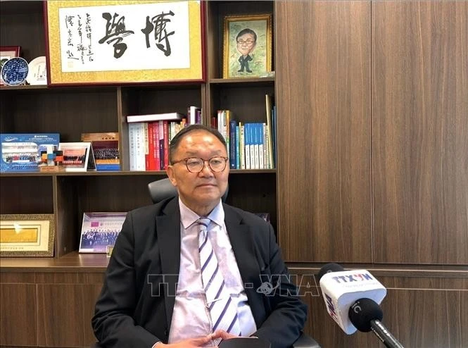 Wong Kam-fai, miembro del Consejo Legislativo de Hong Kong, en la entrevista. (Fuente: VNA)