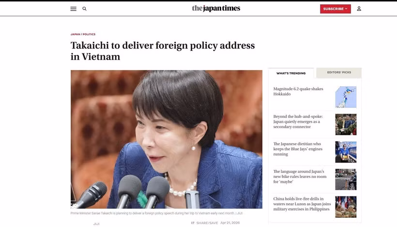 El periódico Japan Times publica un artículo titulado: "La primera ministra Takaichi hablará sobre política exterior en Vietnam". (Captura de pantalla - VNA)