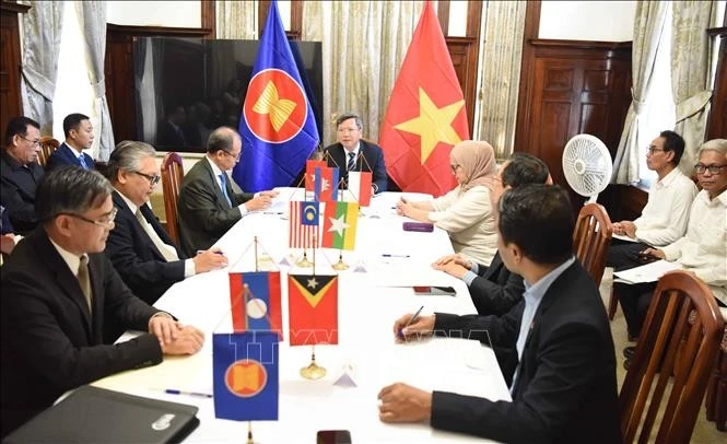 Embajadores de Camboya, Laos, Indonesia, Myanmar y Malasia en Cuba elogiaron hoy el papel de Vietnam como presidente rotatorio del Comité de la ASEAN en La Habana para el segundo semestre de 2024. (Fuente: VNA)