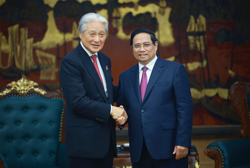 El primer ministro vietnamita, Pham Minh Chinh, recibe a Fukuda Tomikazu, gobernador de la prefectura japonesa de Tochigi. (Fuente: VNA)