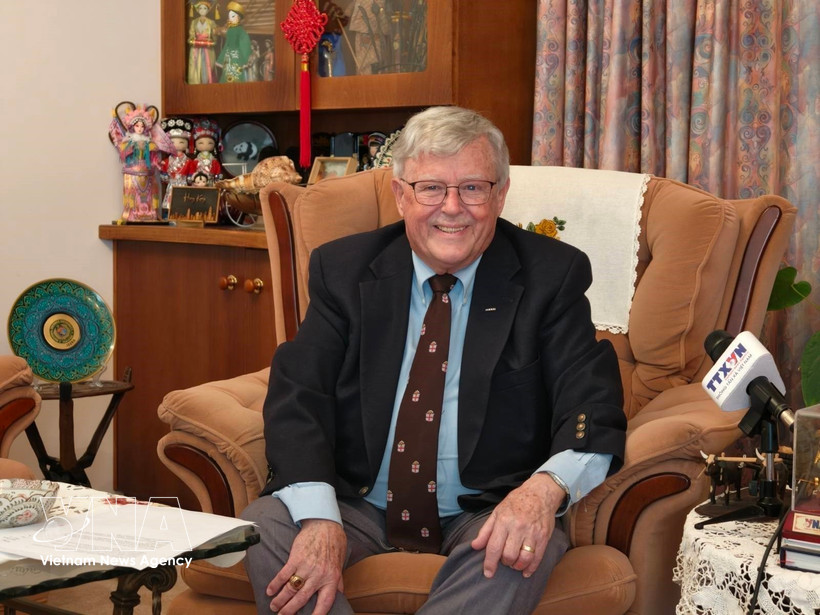 El profesor Carl Thayer, de la Academia de la Fuerza de Defensa Australiana de la Universidad de Nueva Gales del Sur, en la entrevista. (Fuente: VNA)