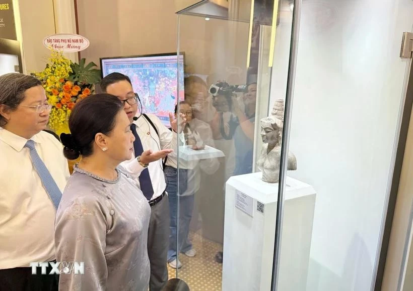La expresidenta de la Asamblea Nacional de Vietnam, Nguyen Thi Kim Ngan, y delegados en el evento. (Fuente: VNA)