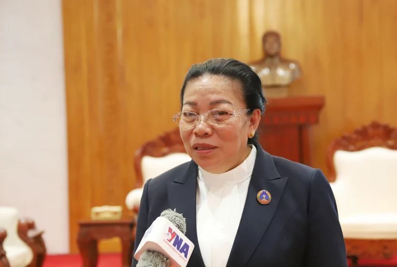 La vicepresidenta de la Asamblea Nacional de Laos, Sounthone Xayachak, en la entrevista. (Fuente: VNA)