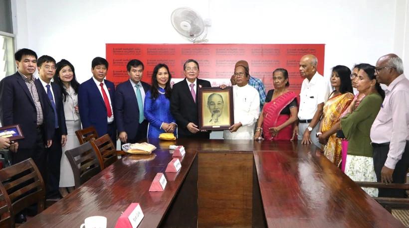 El vicepresidente de la Asamblea Nacional de Vietnam, Nguyen Duc Hai, se reunió con el gobernador de la Provincia Central de Sri Lanka, Sarath Abeykoon. (Fuente: VNA)