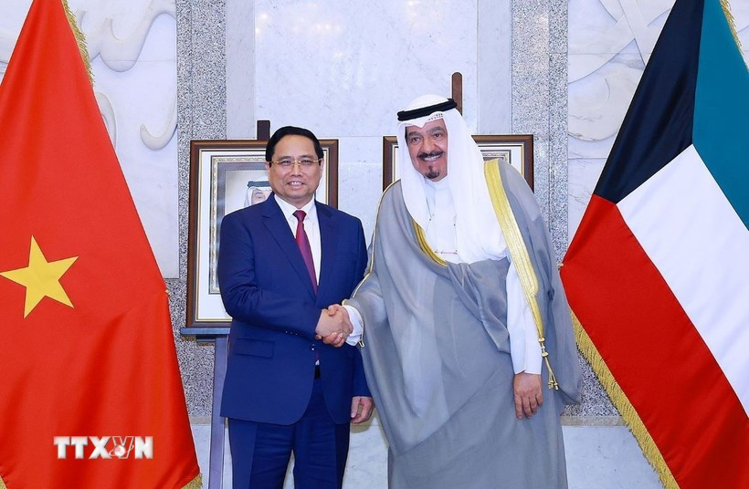 El primer ministro Pham Minh Chinh se reúne con su homólogo de Kuwait, el jeque Ahmad Abdullah Al-Ahmad Al Sabah. (Foto: VNA)