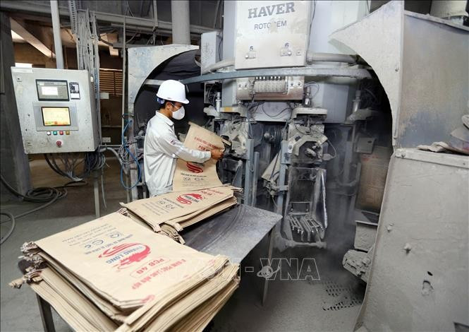 Línea de producción de cemento en la empresaThang Long, invertida por Indonesia en la provincia vietnamita de Quang Ninh. (Fuente: VNA)