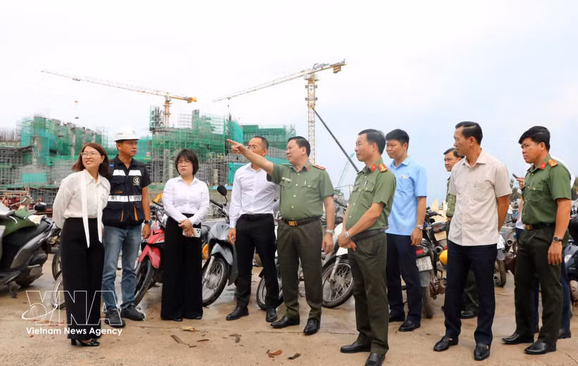 Representantes del Comando de Guardia del Ministerio de Seguridad Pública de Vietnam inspeccionan los preparativos. (Fuente: VNA)