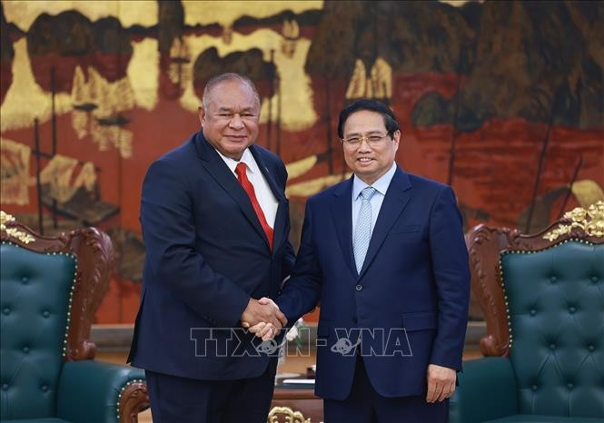 El primer ministro de Vietnam, Pham Minh Chinh, recibe al ministro de Relaciones Exteriores y Cooperación de Timor Leste, Bendito dos Santos Freitas. (Fuente: VNA)