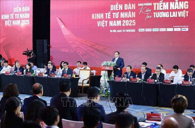 El primer ministro Pham Minh Chinh habla en el evento. (Fuente: VNA)