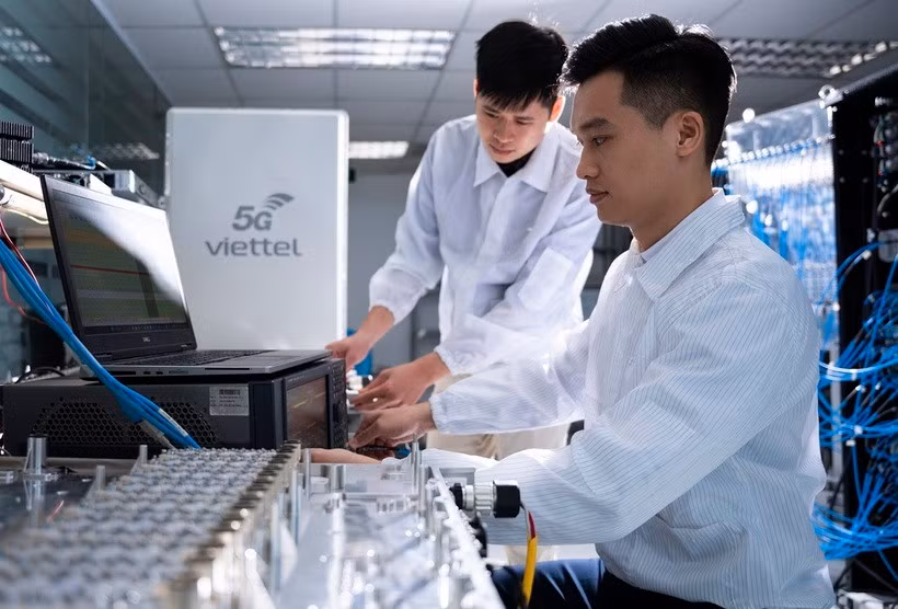 Investigación, fabricación y desarrollo de estaciones transceptoras base 5G el laboratorio. (Foto:congthuong.vn)