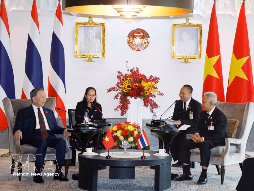 El secretario general del Partido Comunista de Vietnam y presidente de la República, To Lam, se reúne con el presidente del Parlamento y de la Cámara de Representantes de Tailandia, Sophon Saram. (Fuente: VNA)