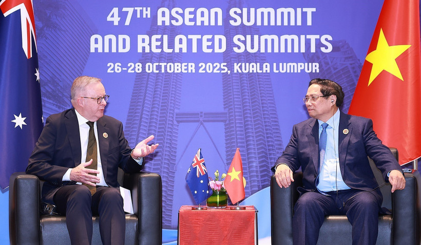 El primer ministro de Vietnam, Pham Minh Chinh, se reúne con su homólogo de Australia, Anthony Albanese. (Fuente: VNA)
