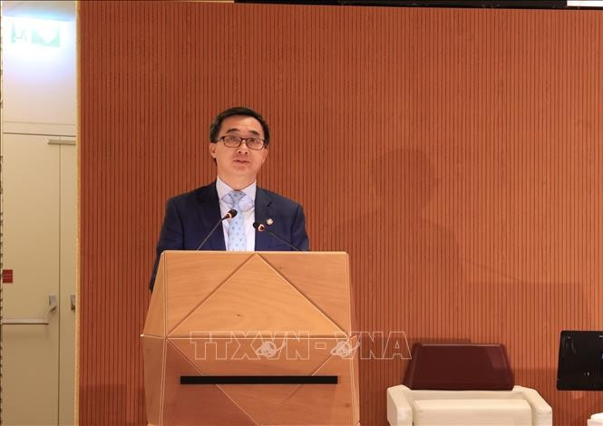 El viceministro de Salud de Vietnam Tran Van Thuan habla en el evento. (Fuente: VNA)