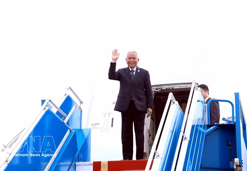 El presidente de la Asamblea Nacional y de la Cámara de Representantes de Tailandia, Sophon Zaram, llega a Hanoi. (Fuente: VNA)