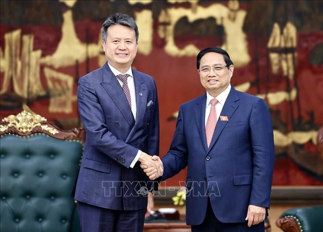 El primer ministro vietnamita, Pham Minh Chinh, recibió al director general de la Organización Mundial de la Propiedad Intelectual, Daren Tang. (Fuente: VNA)