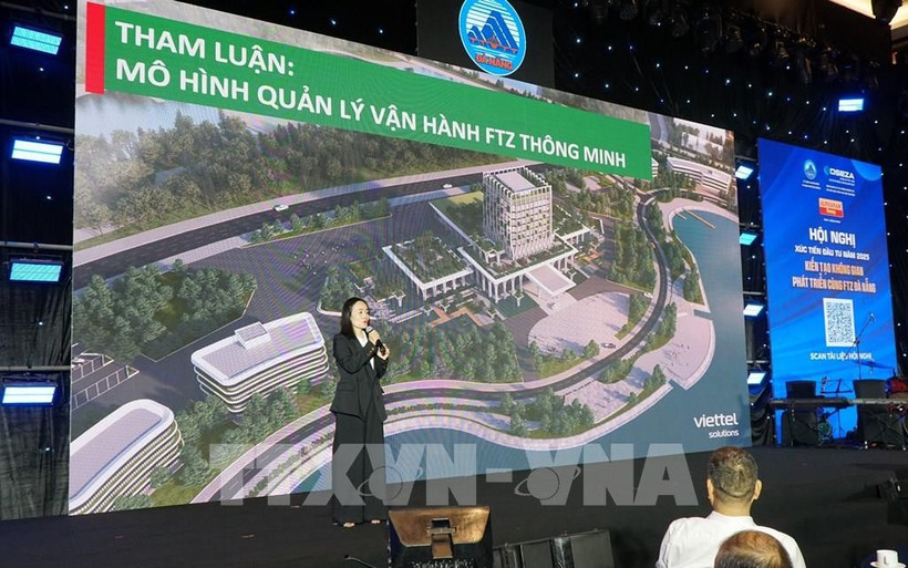 Le Thi Hue, subdirectora de la empresa Viettel Da Nang, habla en el evento. (Fuente: VNA)