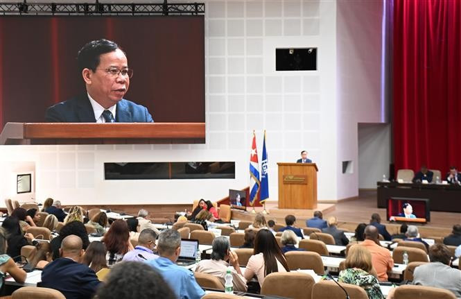 El Vicefiscal General vietnamita Ta Quang Khai habla en el evento. (Fuente: VNA)