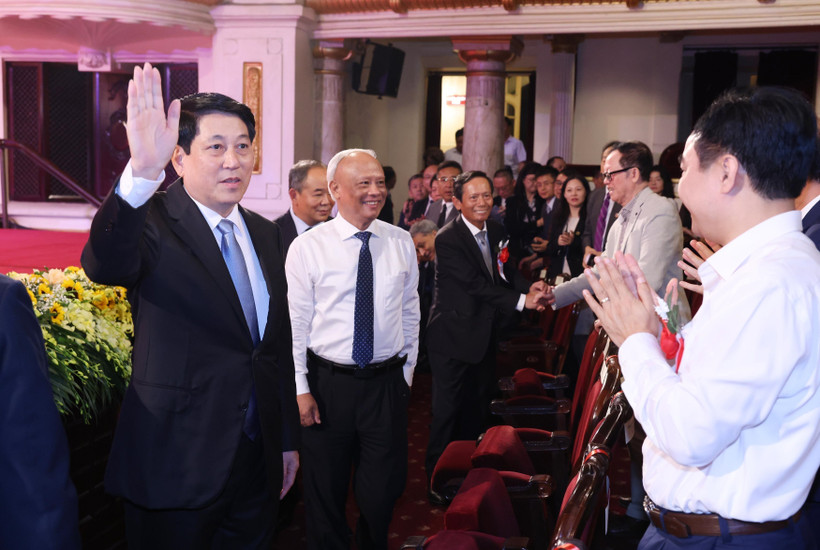 El presidente de Vietnam, Luong Cuong, asistió a la ceremonia de conmemoración del 80º aniversario del Día de los Abogados. (Fuente: VNA)