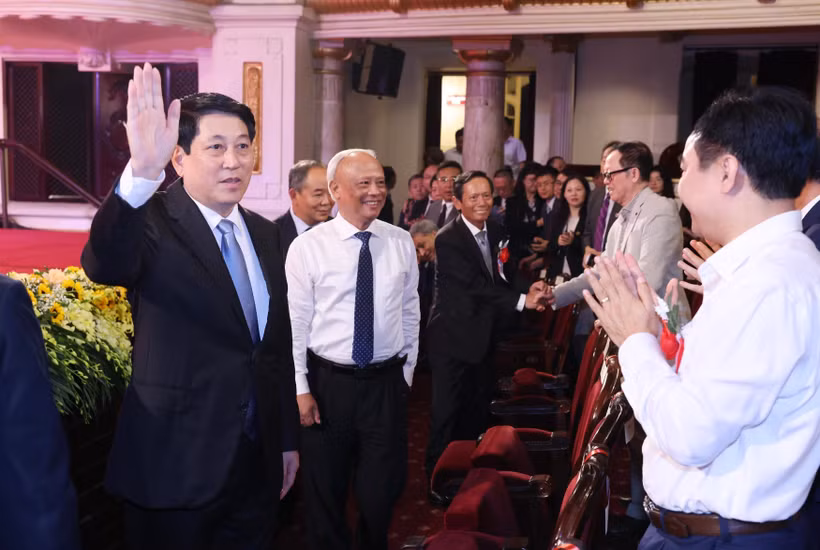 El presidente de Vietnam, Luong Cuong, asistió a la ceremonia de conmemoración del 80º aniversario del Día de los Abogados. (Fuente: VNA)