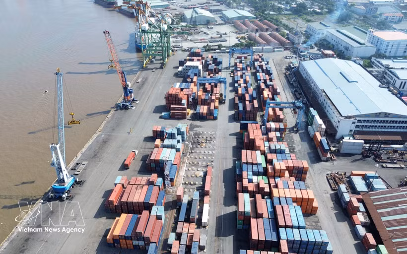 Actividades de carga de mercancías en el puerto de Saigon (VIMC). (Fuente: VNA)
