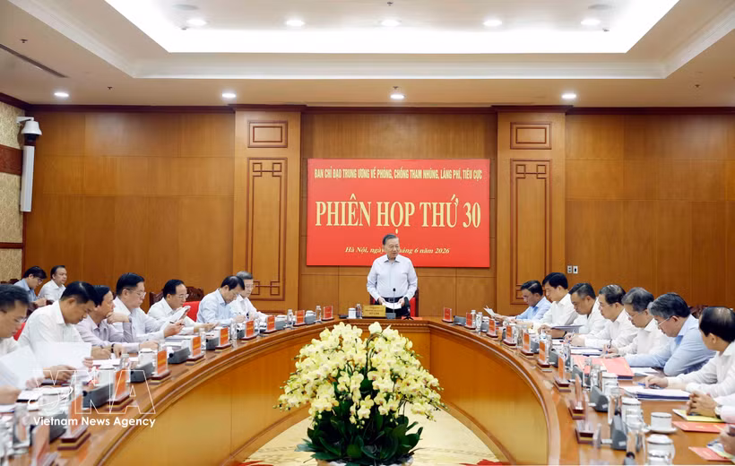 El secretario general del Partido Comunista y presidente de Vietnam, To Lam, preside la 30.ª reunión del Comité Directivo Central para la Prevención y Lucha contra la Corrupción, el Despilfarro y las Conductas Negativas. (Fuente: VNA)