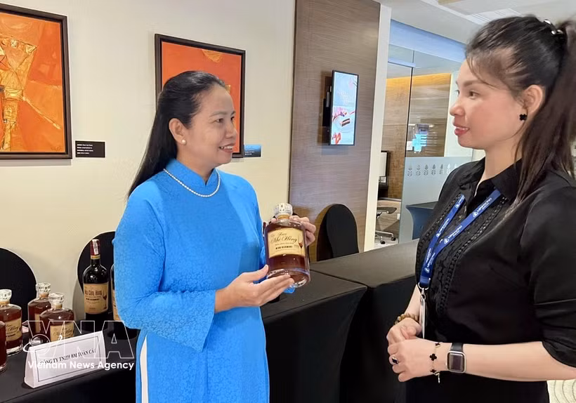 Tran Thi Man, directora de ventas de la compañía de comercio y servicios BM Global, en el evento. (Fuente: VNA)