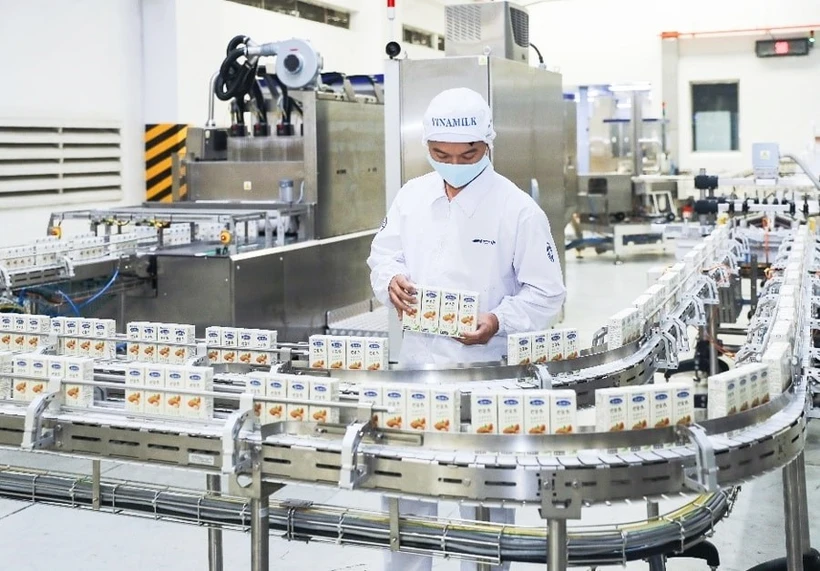 Vinamilk es la empresa que da gloria a la marca nacional vietnamita en el ámbito internacional al ocupar el sexto lugar entre las marcas de leche más valiosas a nivel mundial y ser la marca de alimentos más valiosa de la ASEAN. (Fuente: https://hanoimoi.vn/)
