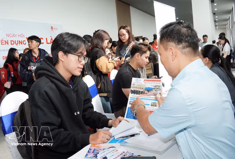 En el Día de reclutamiento y empleo de 2026, organizado por Centro de Servicios de Empleo Juvenil de Ciudad Ho Chi Minh. (Fuente: VNA)
