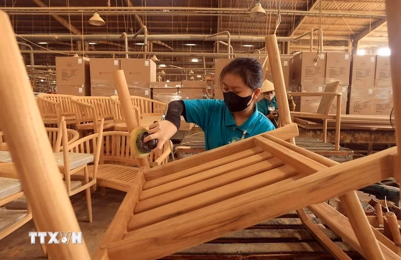 Producción de sillas para exportación. (Fuente: VNA)