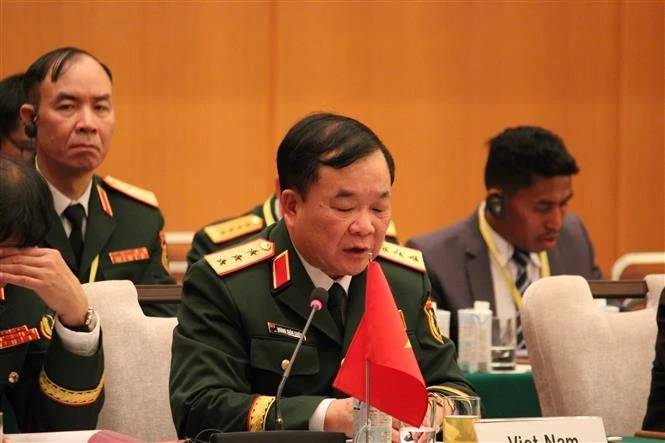 El viceministro de Defensa Nacional, teniente general Hoang Xuan Chien, habla en el evento. (Fuente: VNA)