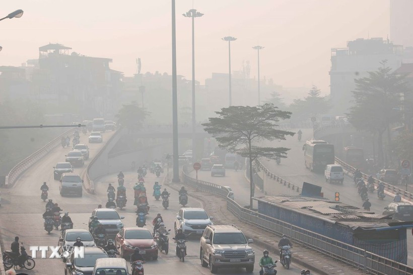 Las calles de Hanoi están envueltas en smog debido a la contaminación. (Fuente: VNA)