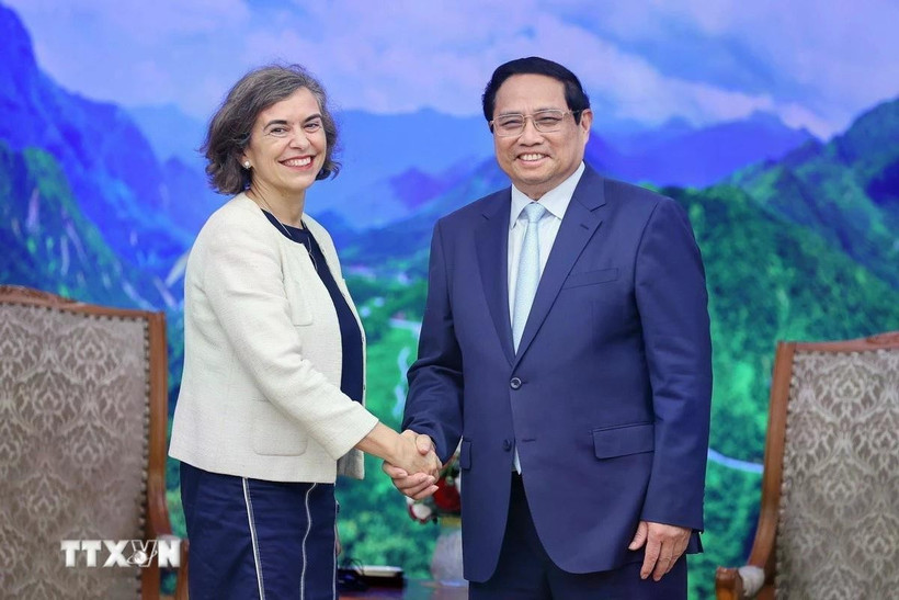 El Primer Ministro vietnamita, Pham Minh Chinh, recibió a Carmen Cano De Lasala, embajadora de España en Vietnam (4 de abril de 2024). (Foto: VNA)