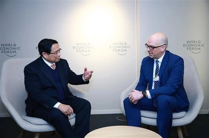 El primer ministro vietnamita, Pham Minh Chinh, sostuvo un encuentro de trabajo con su homólogo de Liechtenstein, Daniel Risch. (Fuente: VNA)