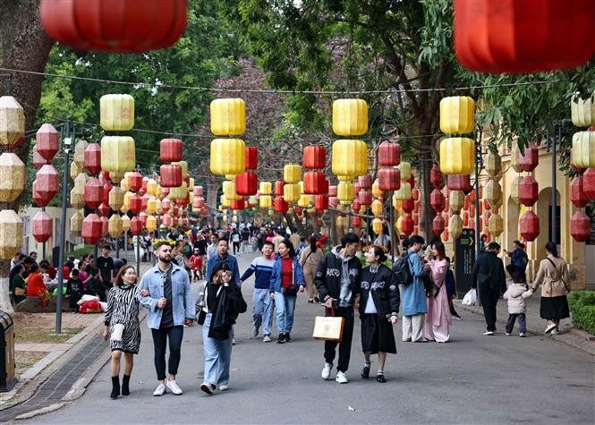 Visitantes en la Ciudadela Imperial de Thang Long. (Fuente: VNA)