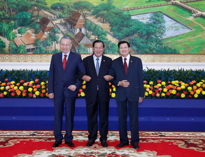 Los máximos dirigentes de los tres Partidos de Vietnam, Camboya y Laos. (Fuente: VNA)