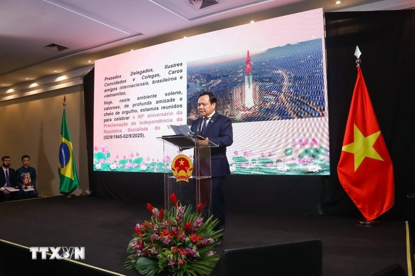 El embajador de Vietnam en Brasil, Bui Van Nghi, habla en el evento. (Fuente: Embajada vietnamita en Brasil/VNA)