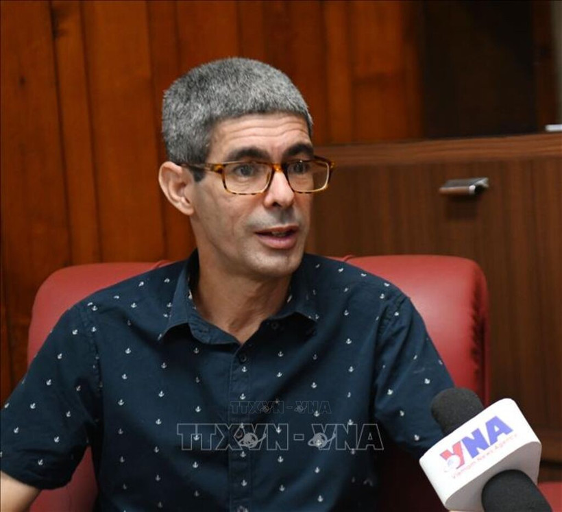 El director general de la Agencia Cubana de Noticias (ACN), Norland Rosendo González, en la entrevista. (Fuente: VNA)