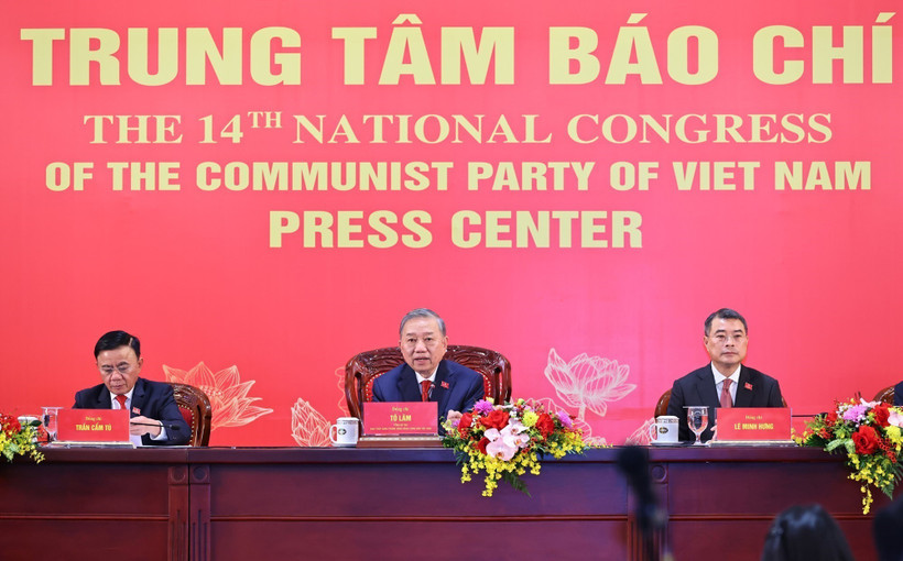 El secretario general del Partido Comunista de Vietnam, To Lam, presidió la conferencia de prensa internacional. (Fuente: VNA)
